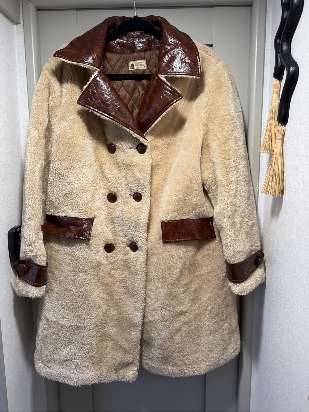 Vintage-Inspired Finger Hut brand Cream Shearling Coat with Brown Leather Trim